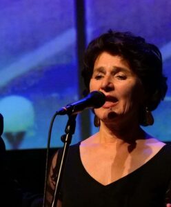 Cora Straatman, backing vocal